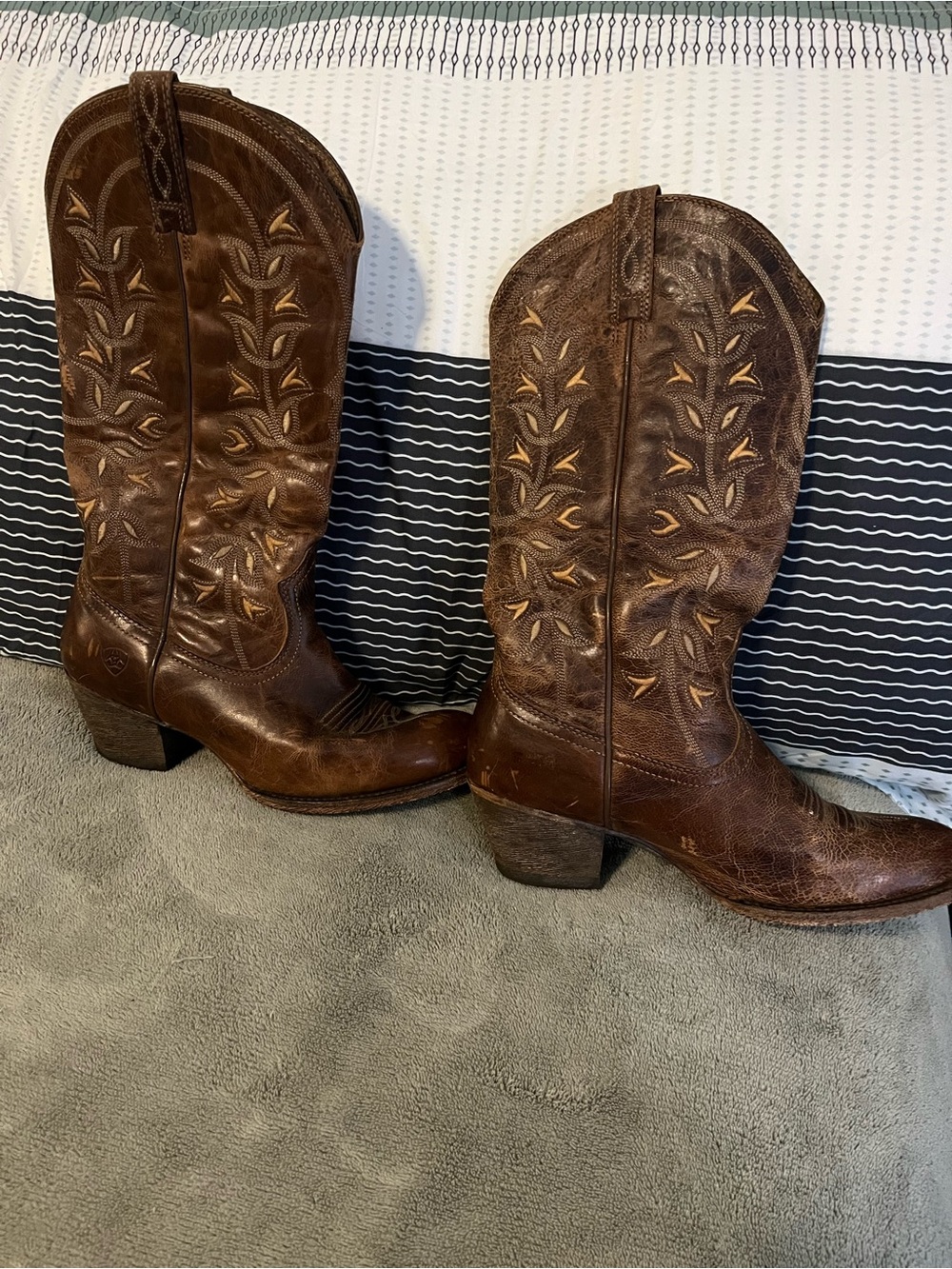 Ariat Dark Brown Leather Embroidered Western Heeled Boots - Picture 1 of 4